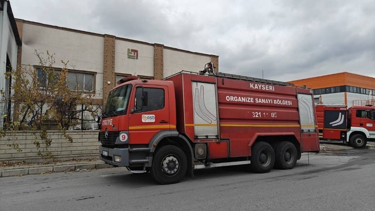 Kayseri OSB’de mobilya fabrikasında yangın çıktı