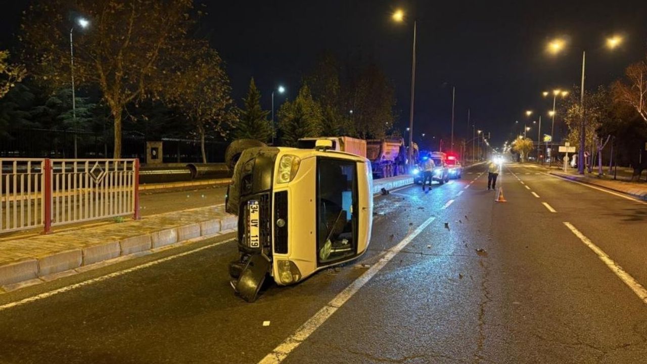 Kayseri’de önüne köpek çıkan araç yan yattı: 2 yaralı