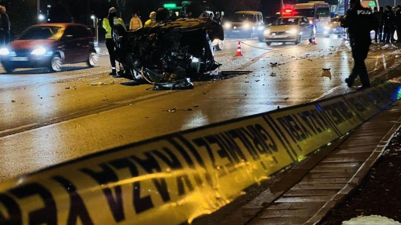 Konya’da otomobil ağaca çarptı: 1’i ağır 2 yaralı