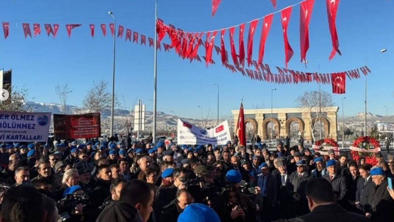 Kayseri’de 17 Aralık Şehitleri anıldı: MHP Kayseri İl Başkanlığı ve Ülkü Ocakları’ndan anma töreni
