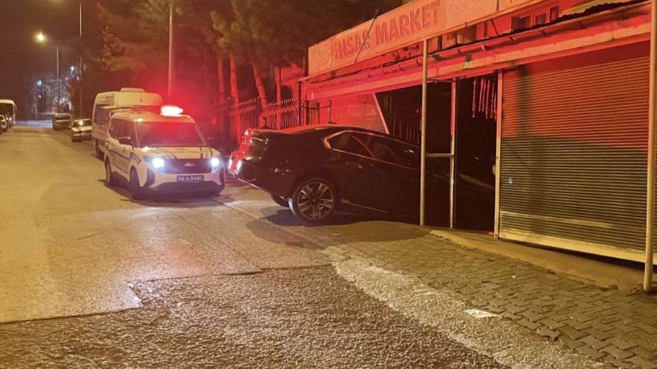 Sivas’ta fren yerine gaza basan sürücü markete girdi