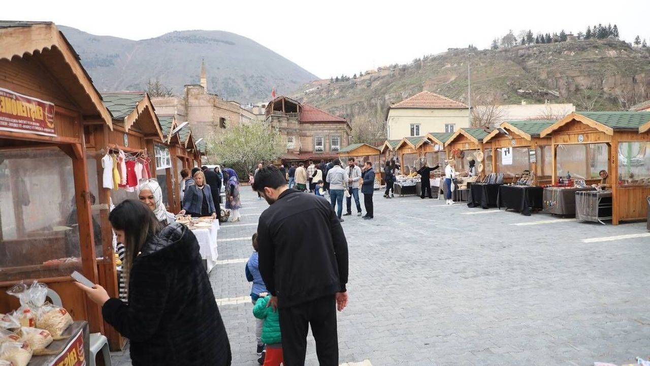 Talas Maharetli Eller Kadın Üretici Pazarı geri dönüyor