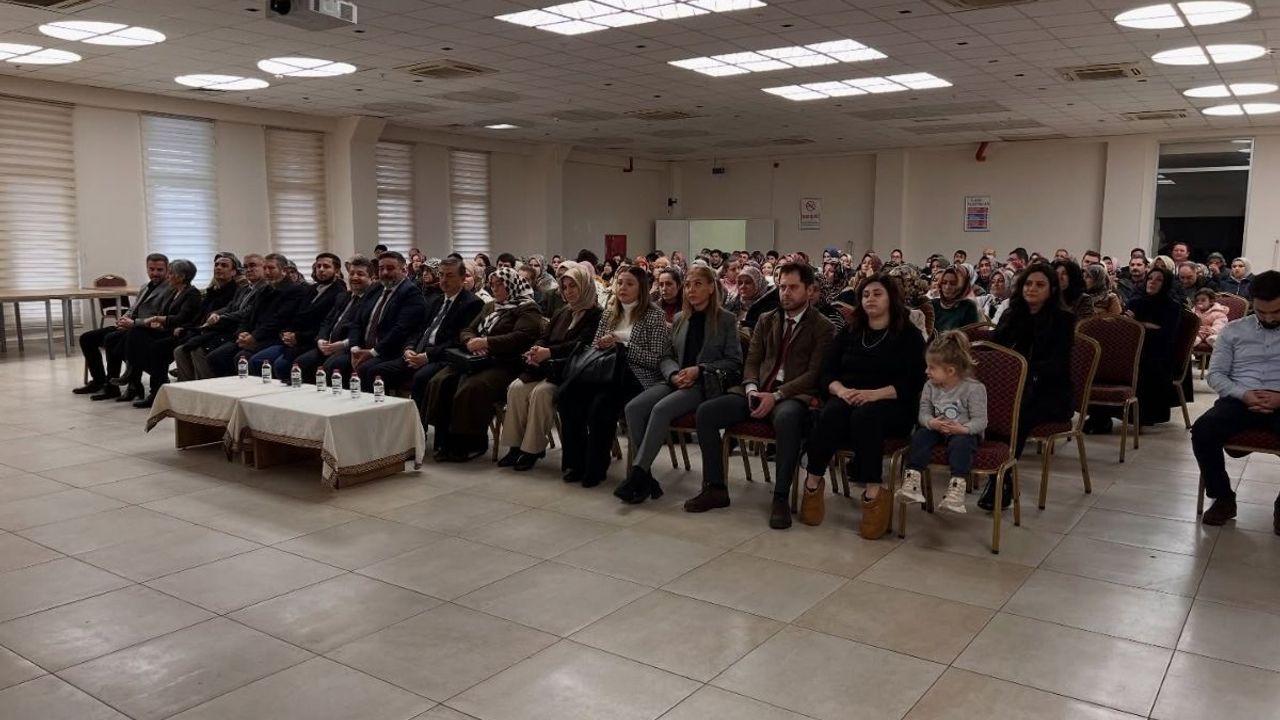 Yeşilhisar’da “Ailem Benim Her Şeyim” seminerine yoğun ilgi gösterildi
