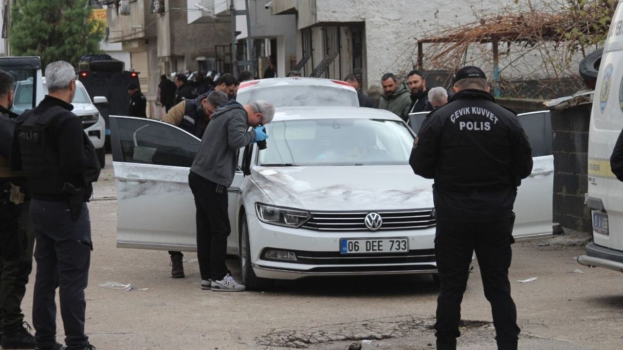 Adana’da sokak ortasında silahlı kavga! 1 ölü 5 yaralı