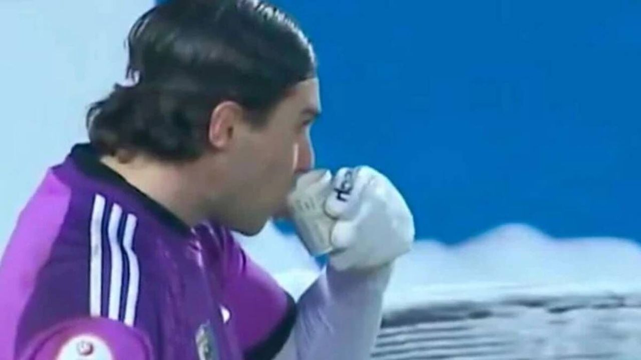 Erzurum FK kalecisinin maç esnasında içtiği çay kulübün kaderini değiştirdi