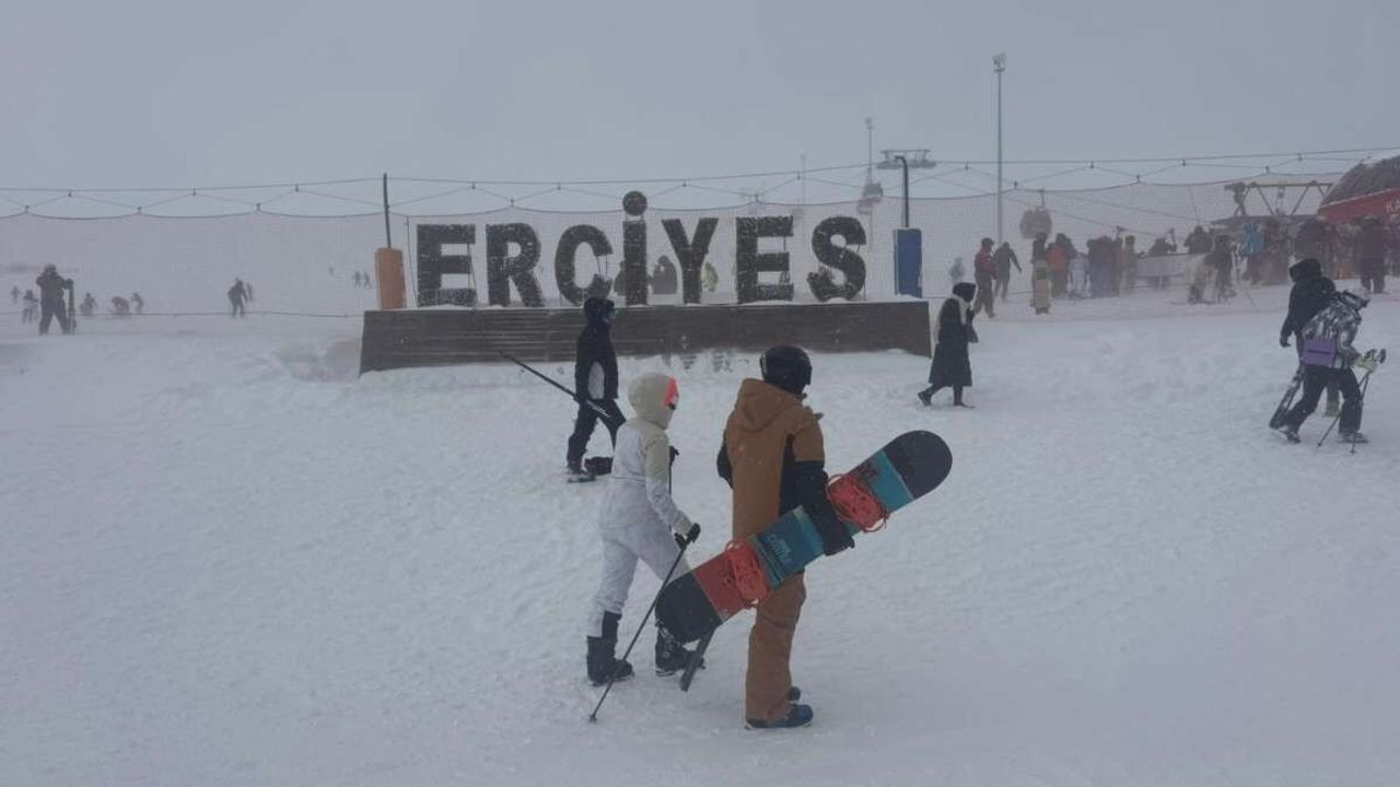 Erciyes rakiplerini geride bıraktı zirveye koşuyor