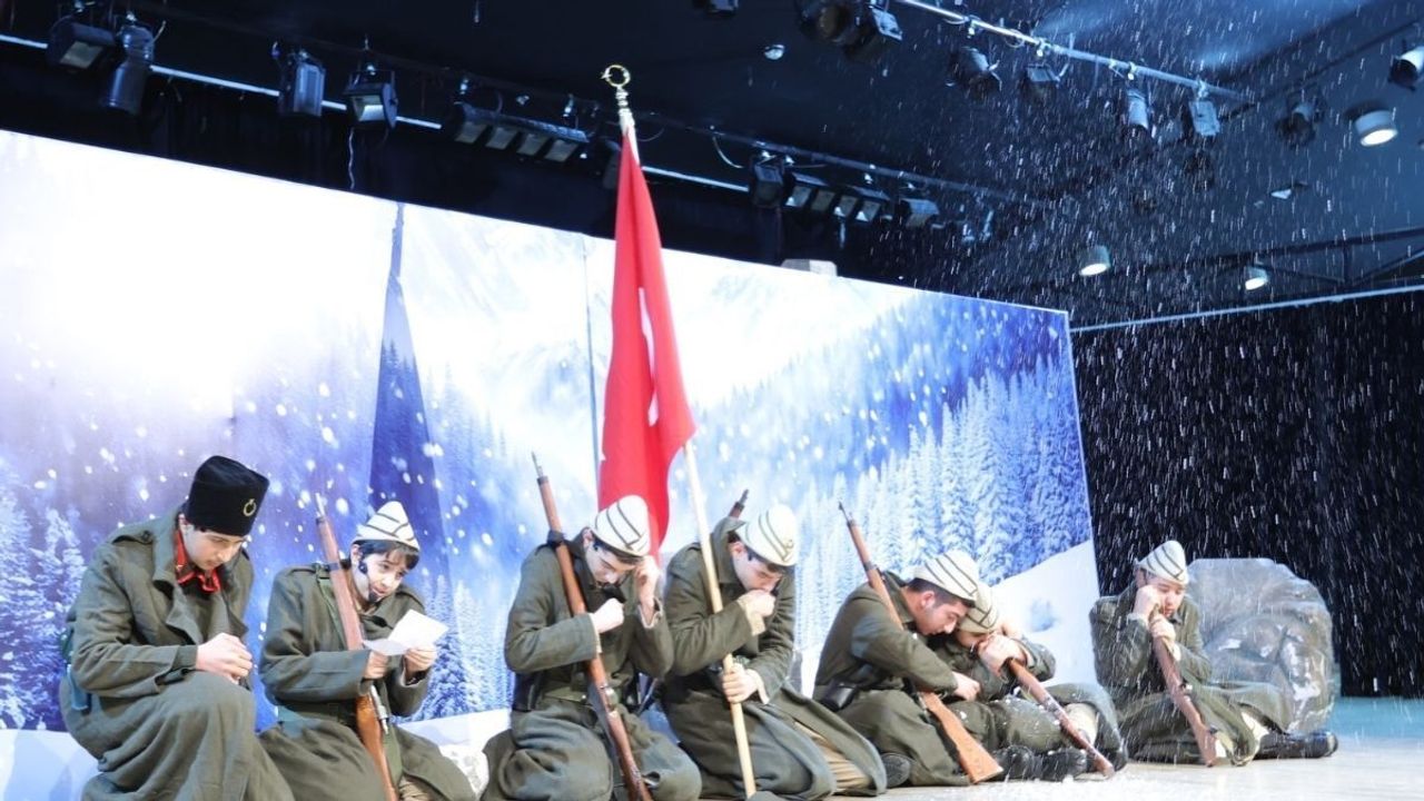 Kayserili gençler gözyaşlarıyla izledi: Sarıkamış’ta yaşananlar sahneye taşındı