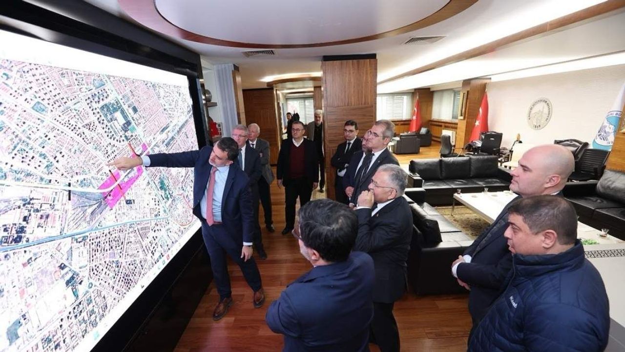 Kayseri’nin ulaşım projeleri bakanlıktan üst düzey yönetici ile masaya yatırıldı