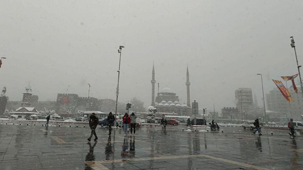 Beyaz esaret başladı! Kayseri’de okullar tatil mi olacak?