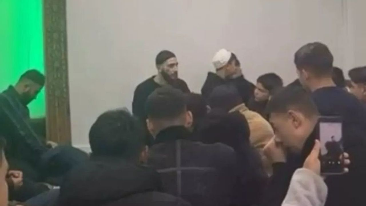 Oyunculuğu bırakan ünlü isim tasavvufa yöneldi: 'Ozi baba oldu sofi baba'