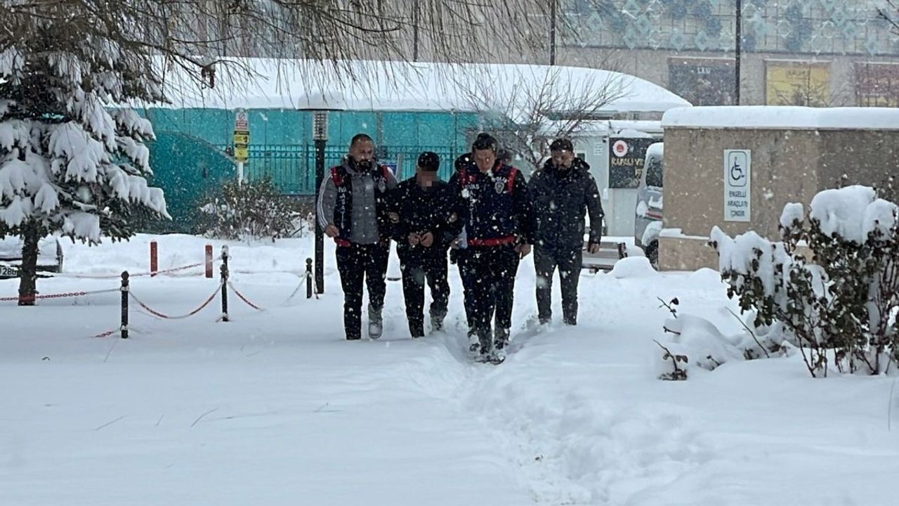 Yılbaşı Sevinci Yarım Kaldı:18 Yaşındaki Genç Hayatını Kaybetti!