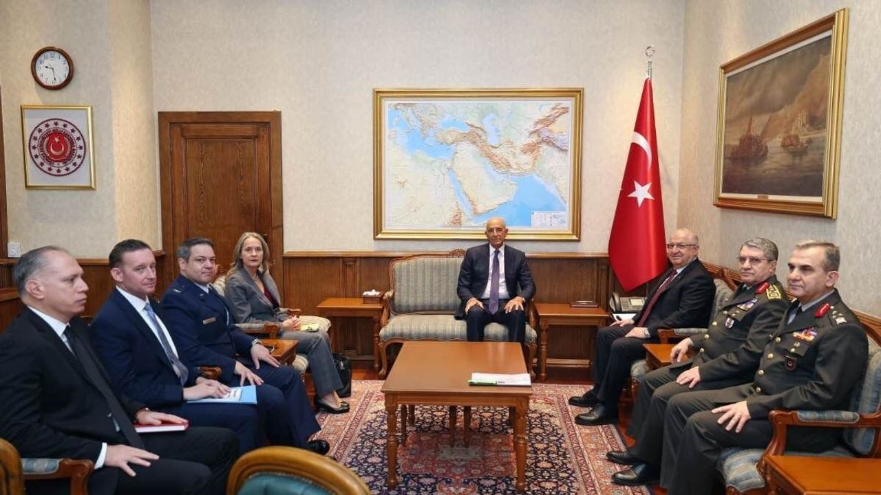 Sosyal medyada deprem: Bakan Güler'in paylaştığı fotoğraflar gündeme oturdu!