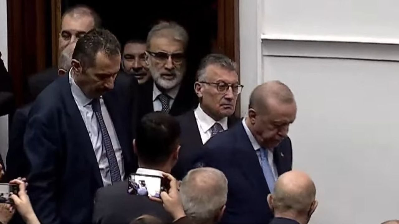Taner Yıldız uzun süre sonra AK Parti Grup Toplantısı’nda Erdoğan ile görüntülendi