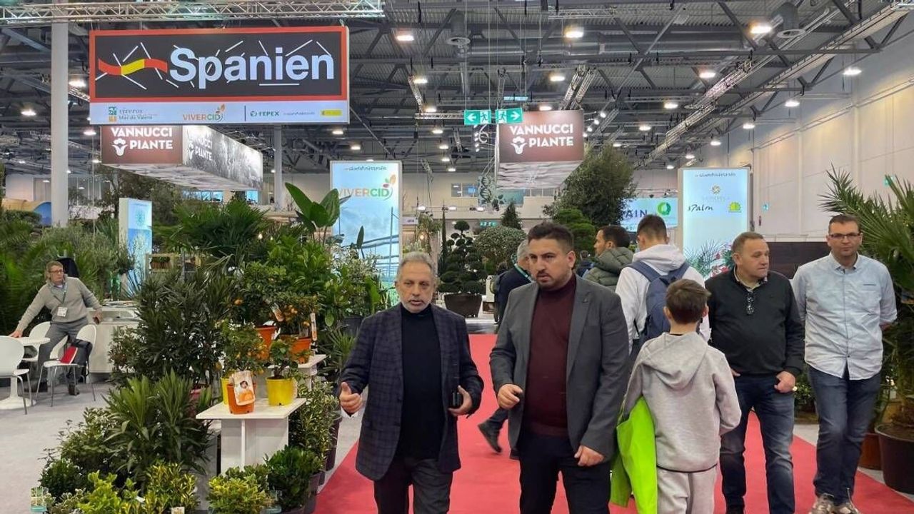 Başkan Yalçın Talas'ı renklendirmek için Almanya'da