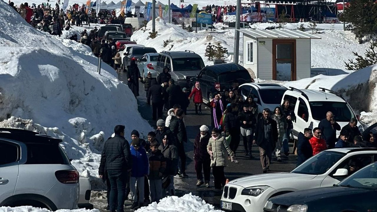 Erciyes’e çıkmak 2 saat aldı, mağazalarda kayak ekipmanları tükendi