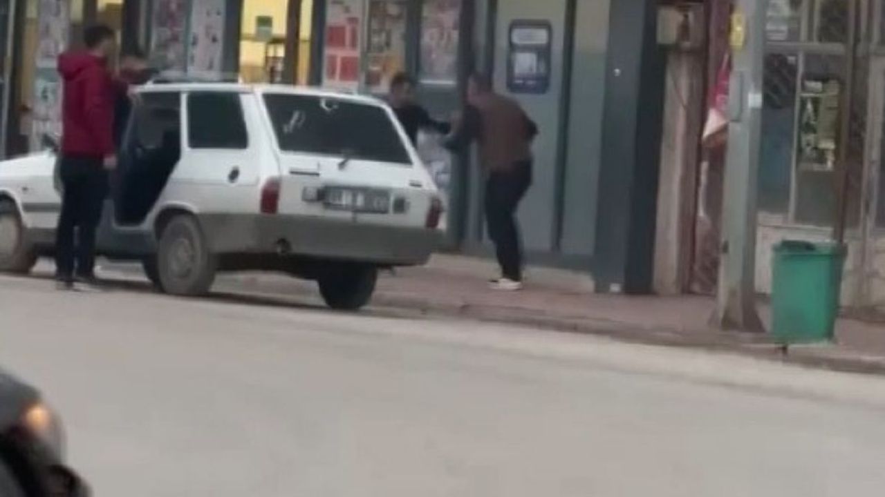 Tartıştığı kişiyi sokak ortasında tabancayla vurdu!