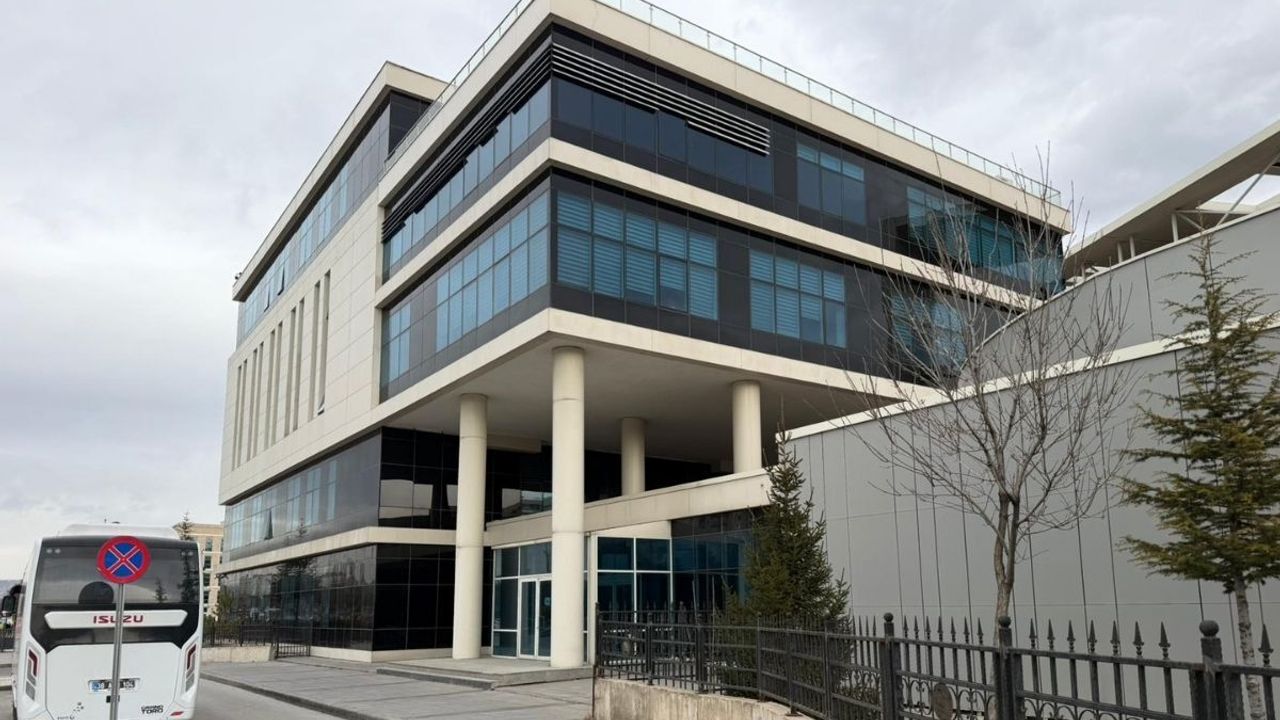 Kayseri’de şafak operasyonu: Yasa dışı bahisten 20 kişi alındı