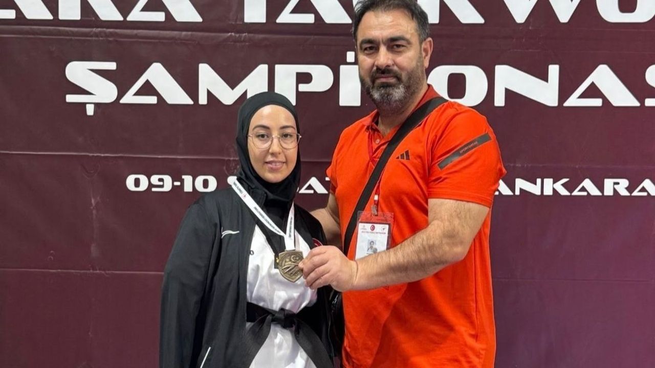 Kayseri’de iş kazasında iki kolunu kaybeden Sevim Nur Türkmen, Teakwondo’da Türkiye şampiyonu oldu