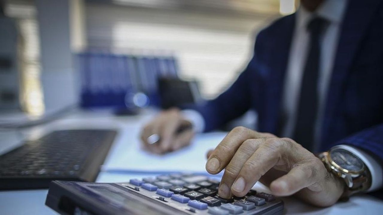 Sözleşmelilere kadro yolu açıldı: Kimler memur kadrosuna geçecek?