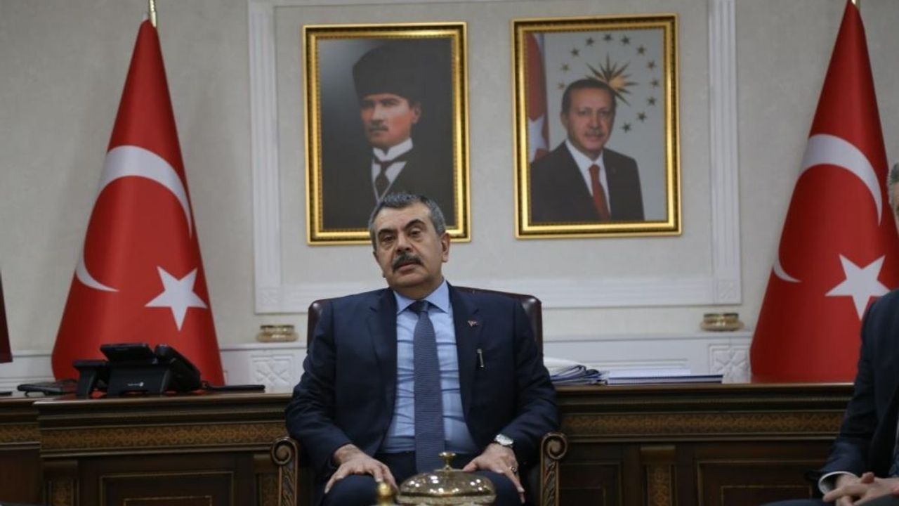 Yusuf Tekin’den Özgür Özel’e sert sözler! Midesi geniş değilim