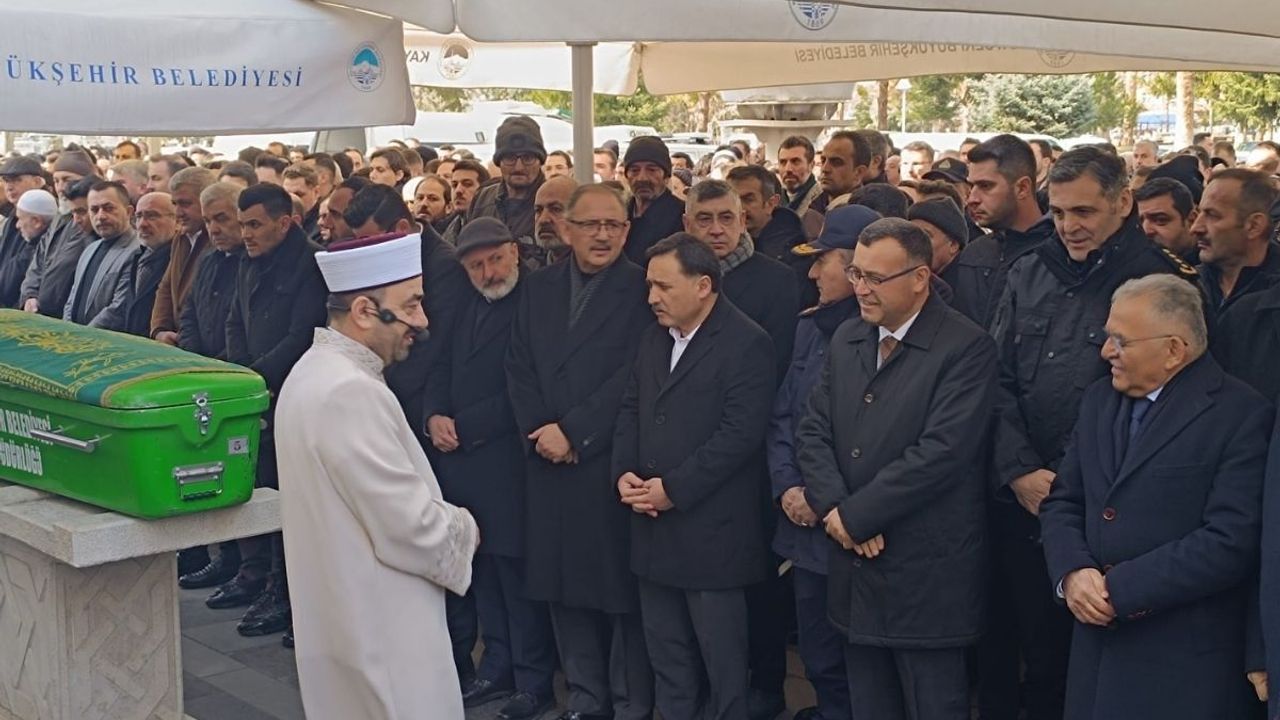 Ahmet Çolakbayrakdar’ın babası Mustafa Çolakbayrakdar toprağa verildi