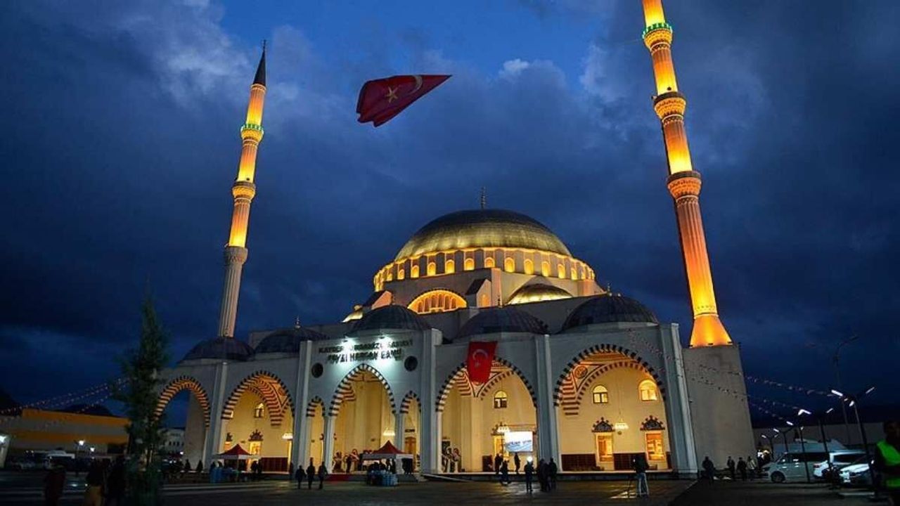 Bayram namazı nasıl kılınır? Kayseri'de Bayram namazı kaçta 2026