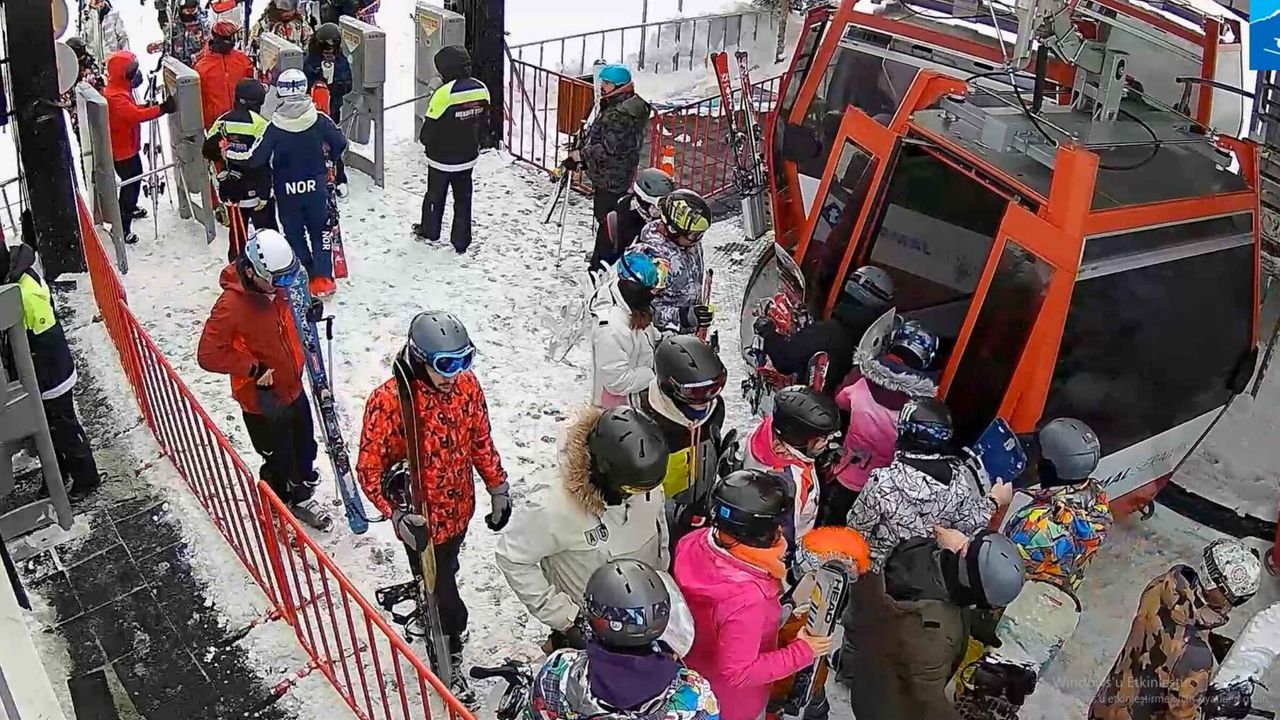 Erciyes Kayak Merkezi’nde hafta sonu yoğunluğu