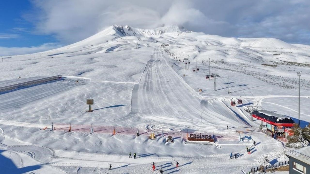 Erciyes’e kar yaramadı: Adeta kıyameti yaşıyor!