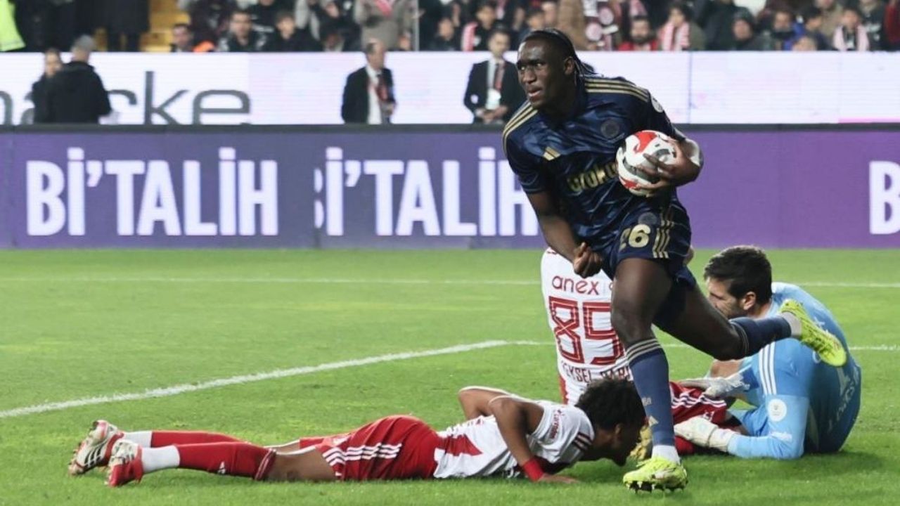 Fenerbahçe Antalya’da 1-1 berabere kaldı! Puan farkı 4’e çıktı