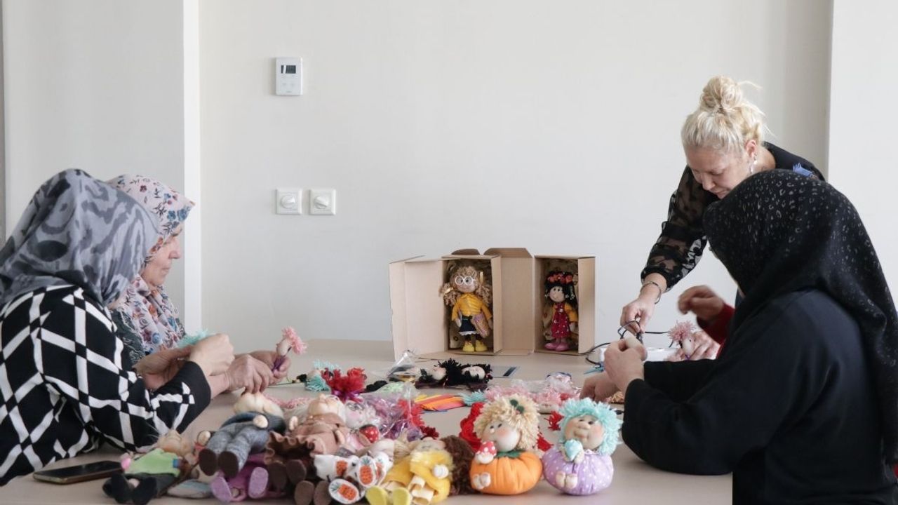 Kayseri Şehir Hastanesi koridorlarında sanat: Refakatçiler moral buluyor!