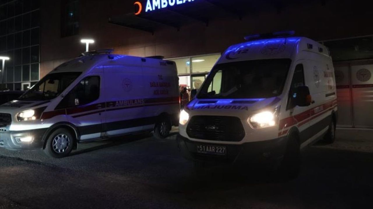 Otomobil elektrik direğine çarptı! Feci kazada 31 yaşındaki adam hayatını kaybetti