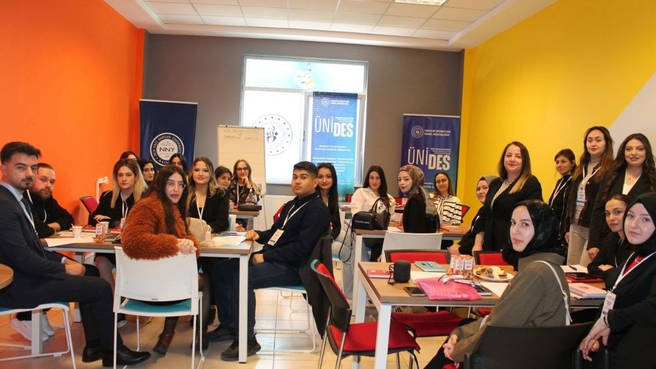 NNYÜ’de önemli buluşma: Üniversiteliler hak aramanın yolunu tartıştı!