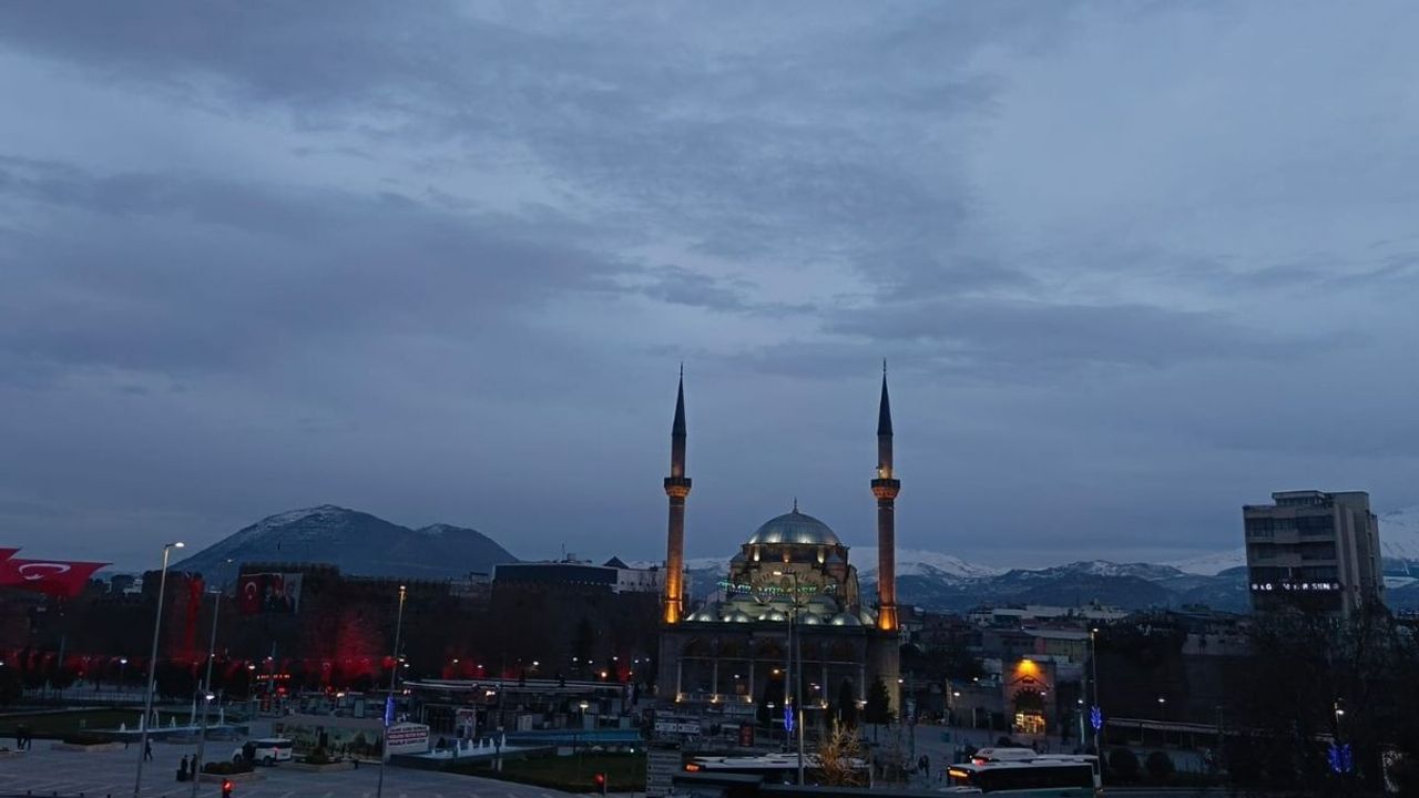 Kayseri'de yalancı bahar bitiyor! Kuvvetli sağanak yağış kapıda