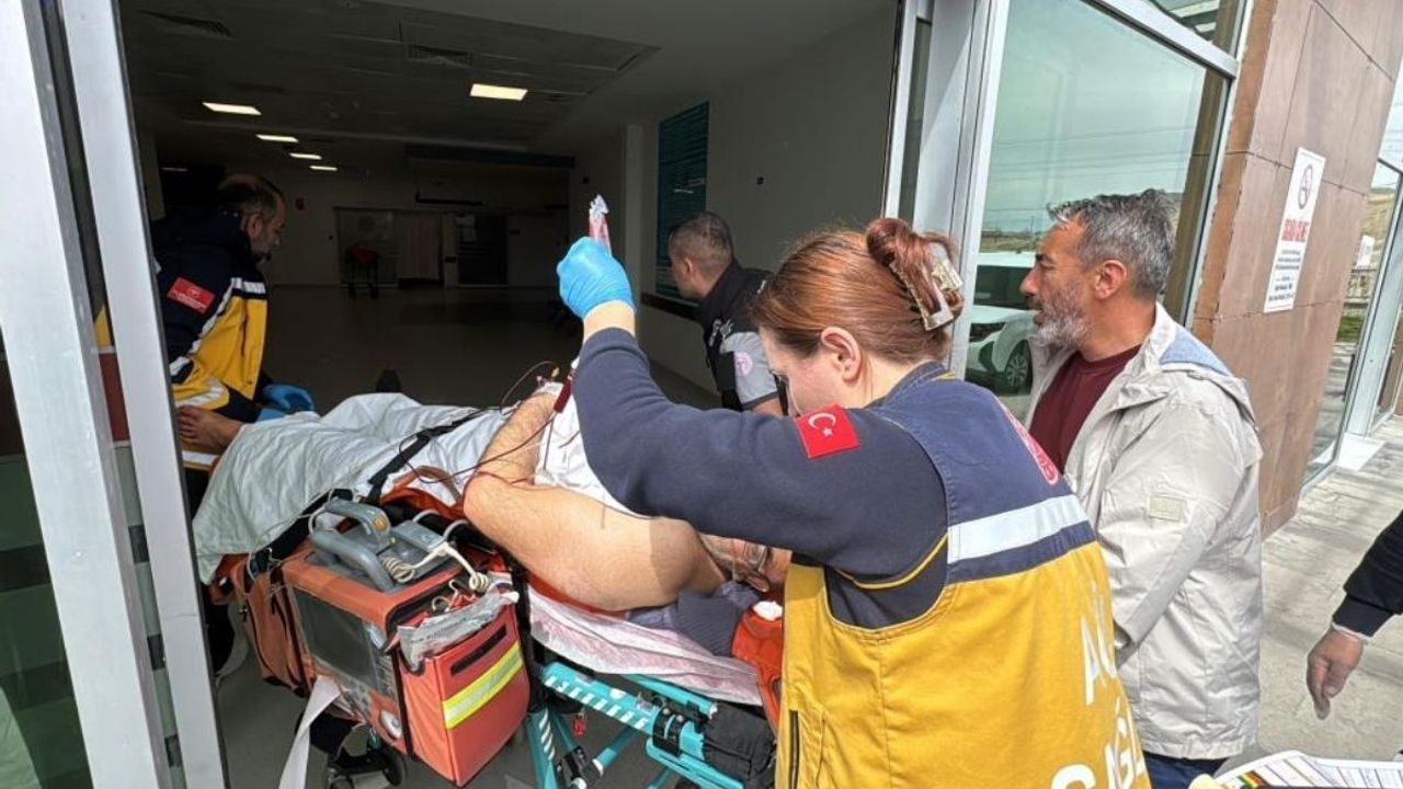 Önce boşanma aşamasındaki eşini sonra kendisini bıçakladı