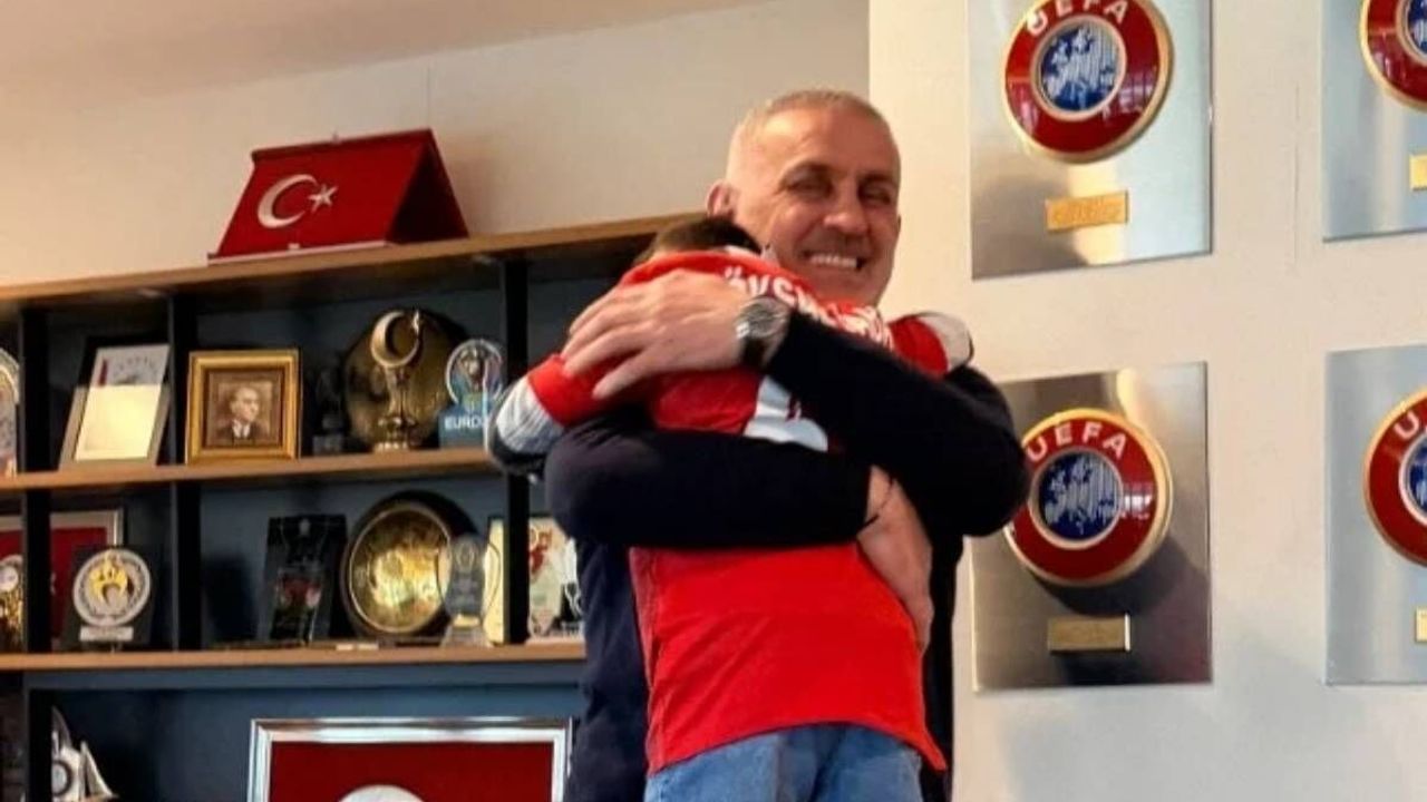 TFF Başkanı 51 yaşındaki fenomen babayı kucağına aldı