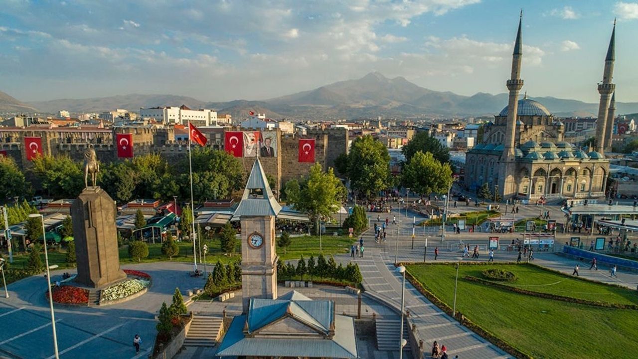 Kayseri'nin merkez ilçesinde saatlerce elektrik olmayacak!