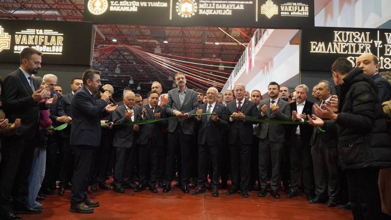 Kayseri’de Peygamber Efendimiz (s.a.v)’in Sakal-ı Şerif’inin sergilendiği Kutsal Emanetler sergisi başladı.