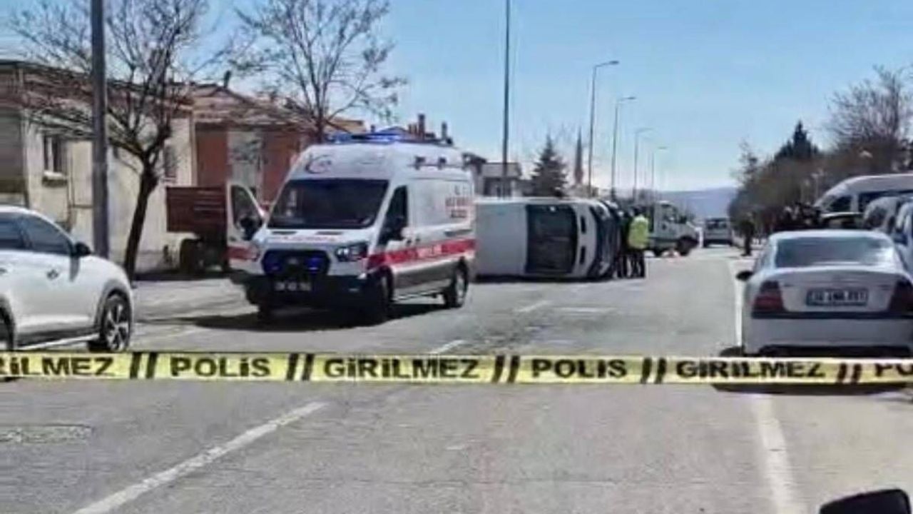 Kayseri Yeşilhisar’da öğrenci servisi devrildi