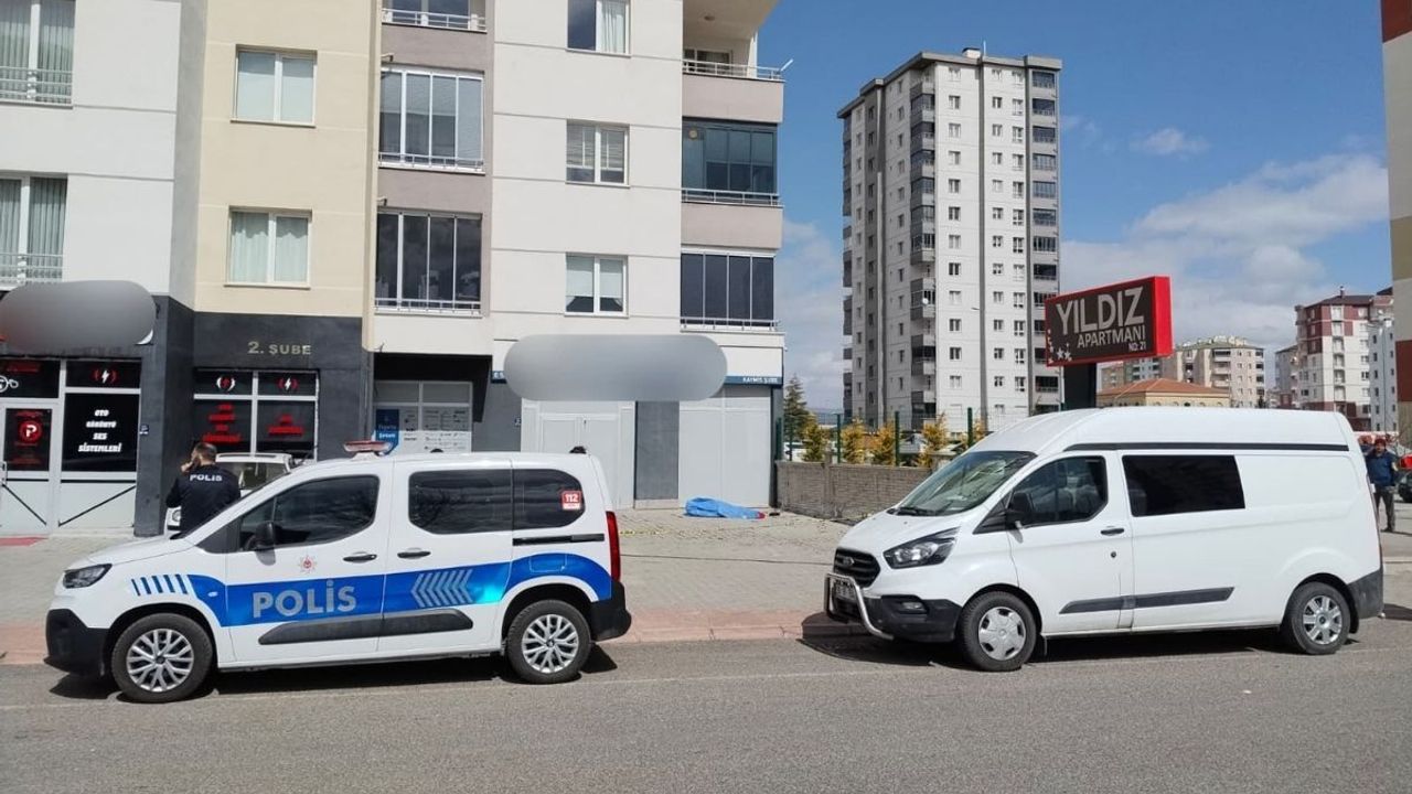 Kayseri’de 3’üncü kattan düşen 83 yaşındaki adam hayatını kaybetti