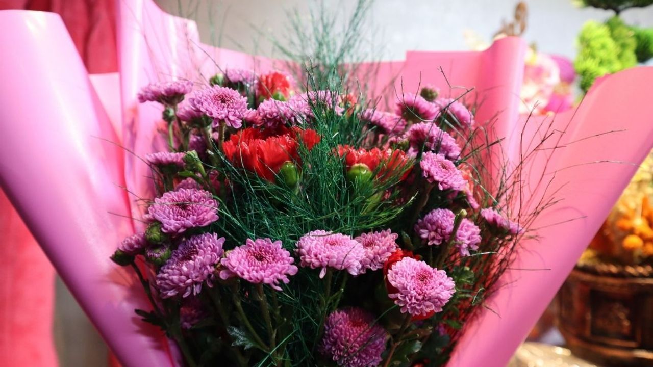 Kayseri’de 8 Mart yoğunluğu! Çiçekçilerde uzun kuyruklar