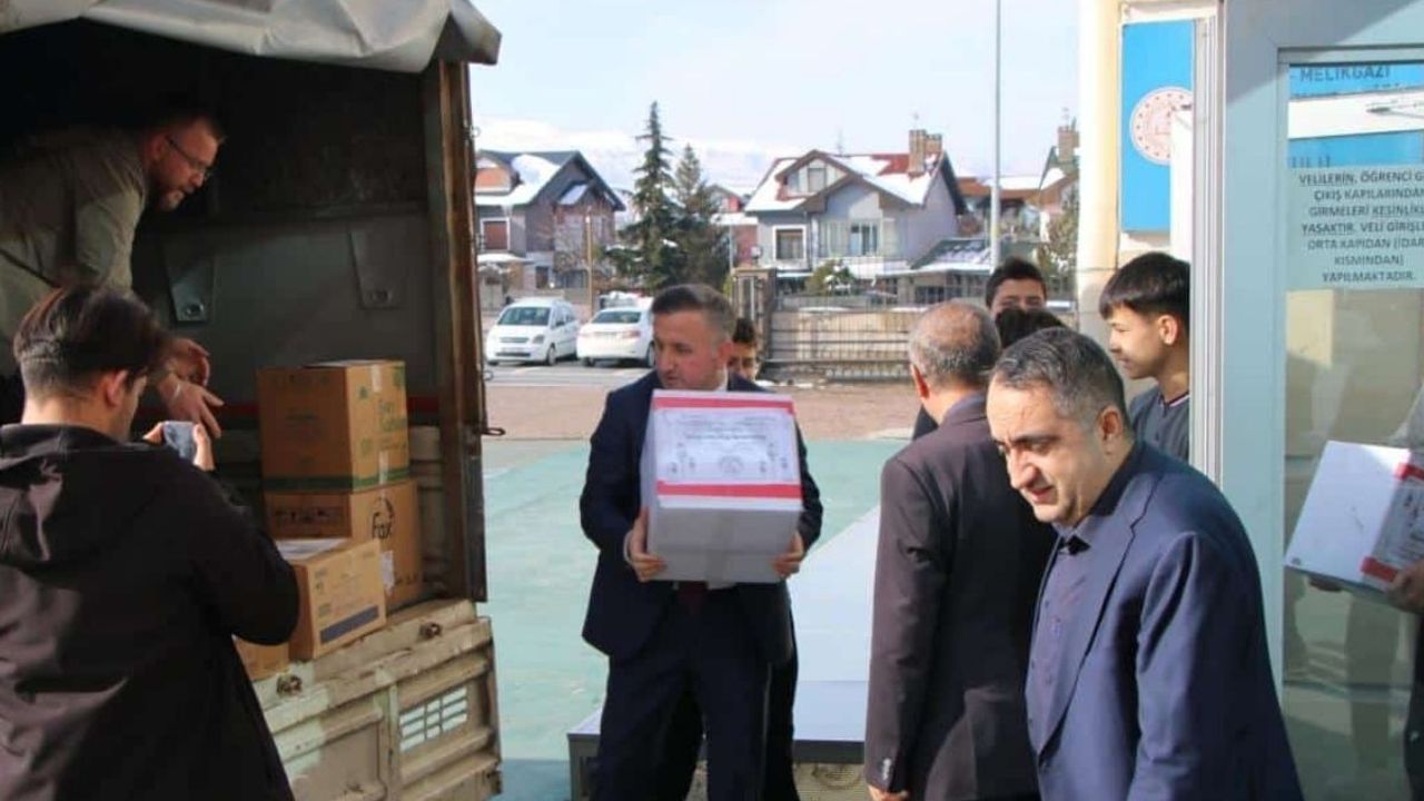 Kayseri’de iyilik timi öğrencilerinden yardım seferberliği