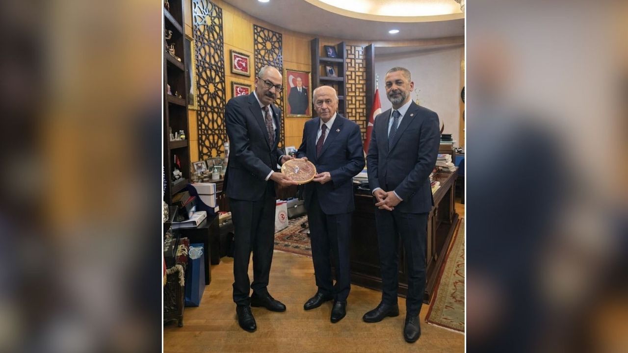 Ömer Gülsoy, Devlet Bahçeli'ye Kayseri pastırması hediye etti