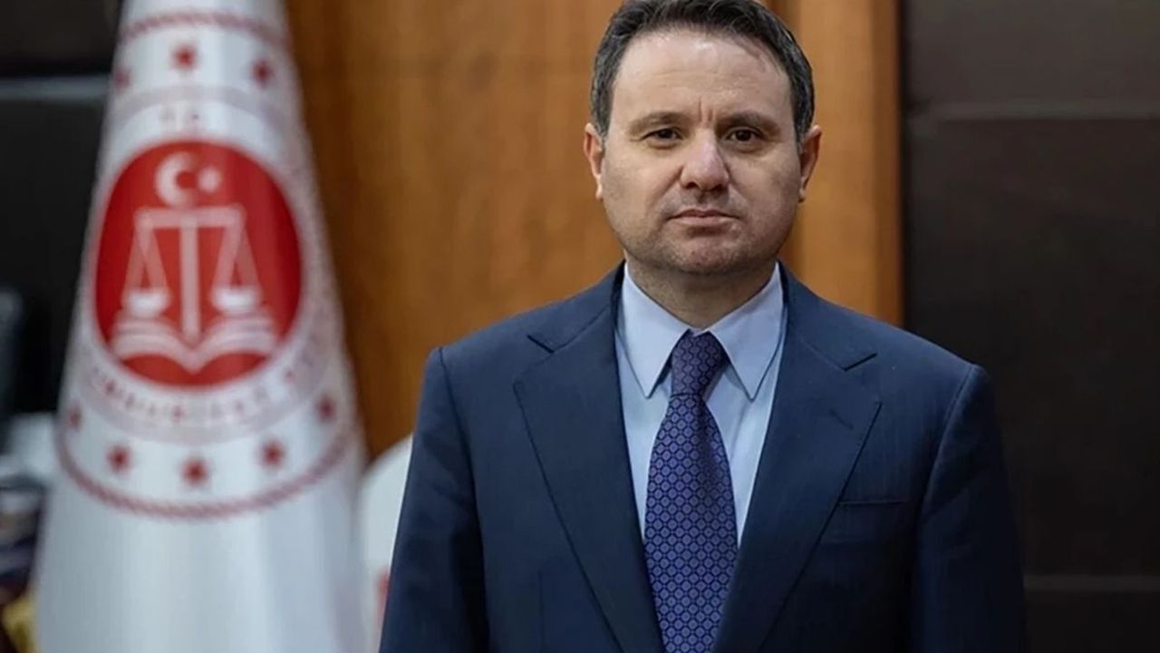 Adalet Bakanı Akın Gürlek Özgür Özel’den kazandığı, 150 Bin liralık tazminatı AFAD’a bağışladı