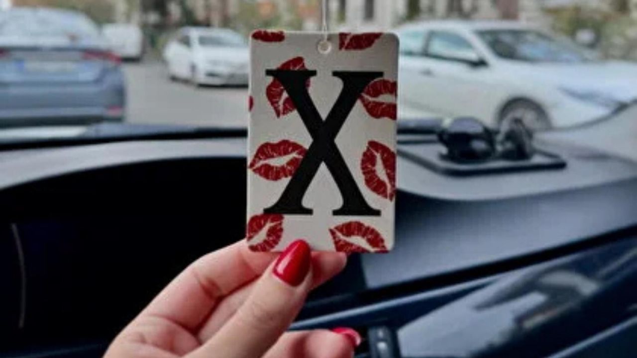 2026 Dikiz aynasına koku asmak, araçta makyaj yapmak yasak mı? araç kokusu cezası ne kadar, hangi durumda ceza var?