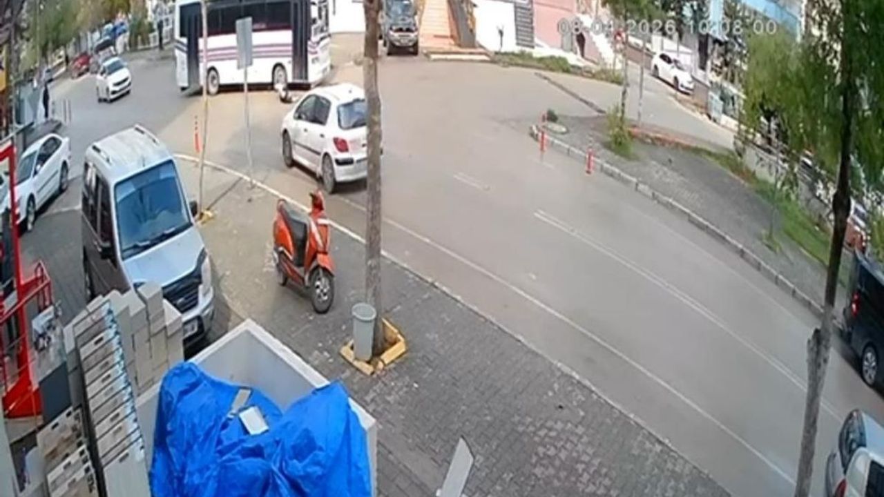 Adana’da hareket halindeki otobüsten düşen adam ağır yaralandı