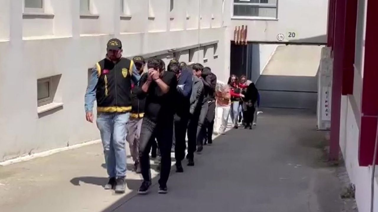 Adana’da masaj salonlarına fuhuş operasyonu: 9 kadın kurtarıldı