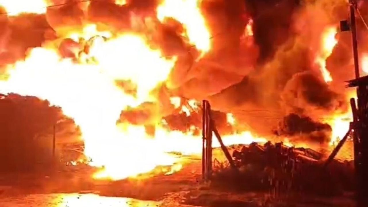 Kozan’da korkutan yangın: Sulama boruları alev aldı!