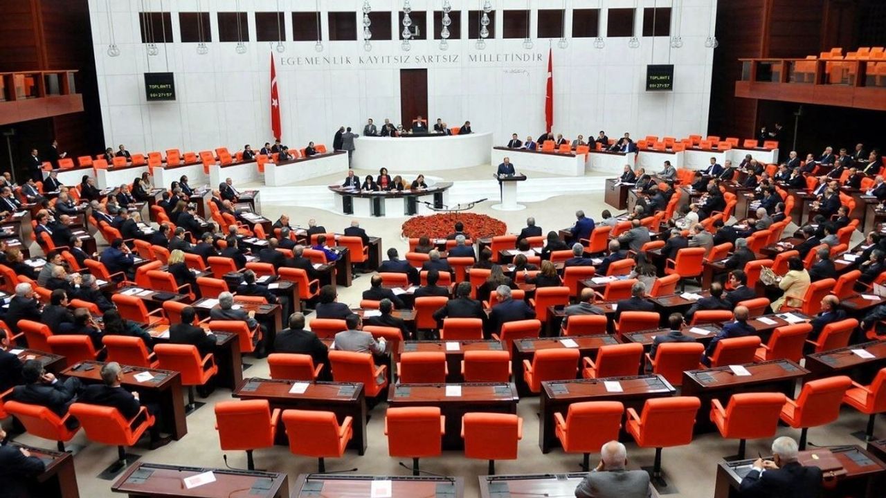 AK Parti düğmeye bastı: 3 aylık maaşları kesilecek!