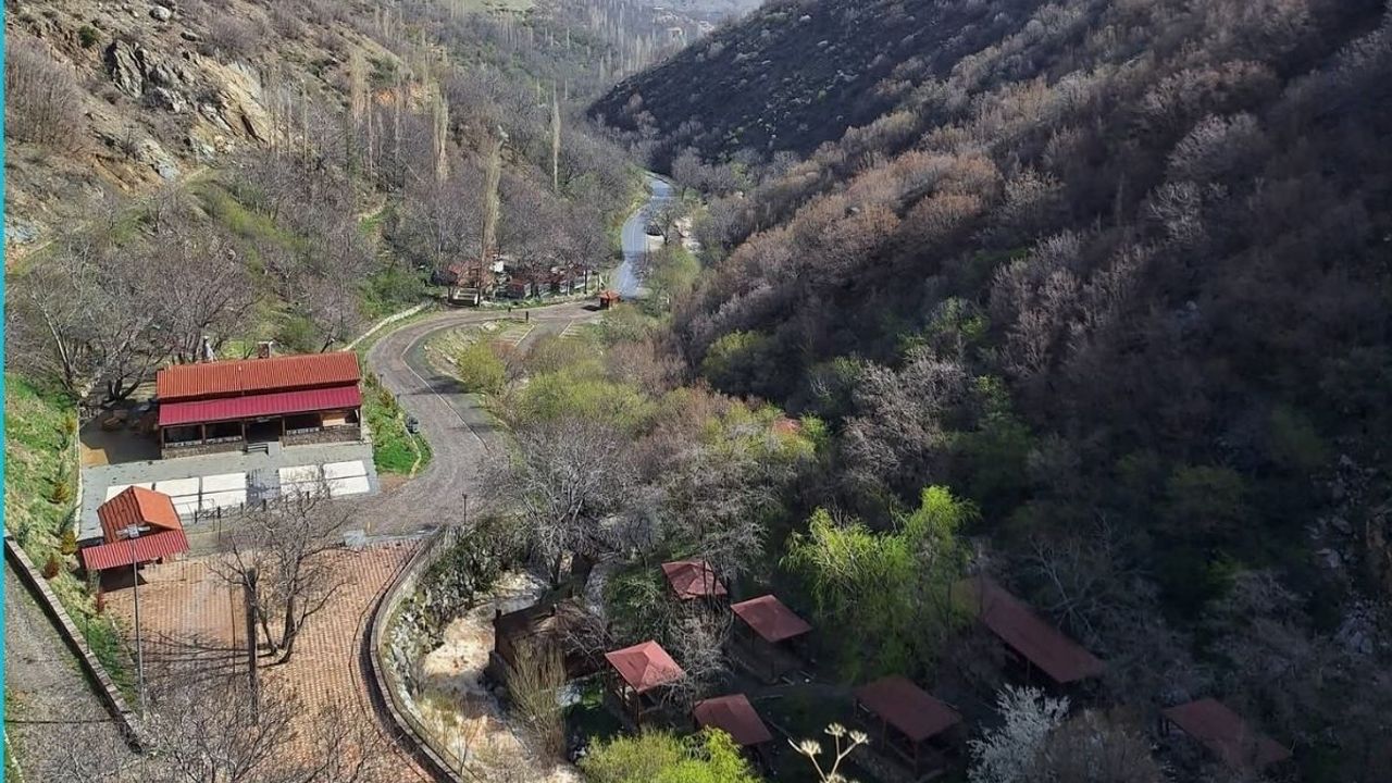 Yahyalı’da son 15 yılın en yüksek seviyesi! Sağanak yağış Derebağı Şelalesi’ni coşturdu