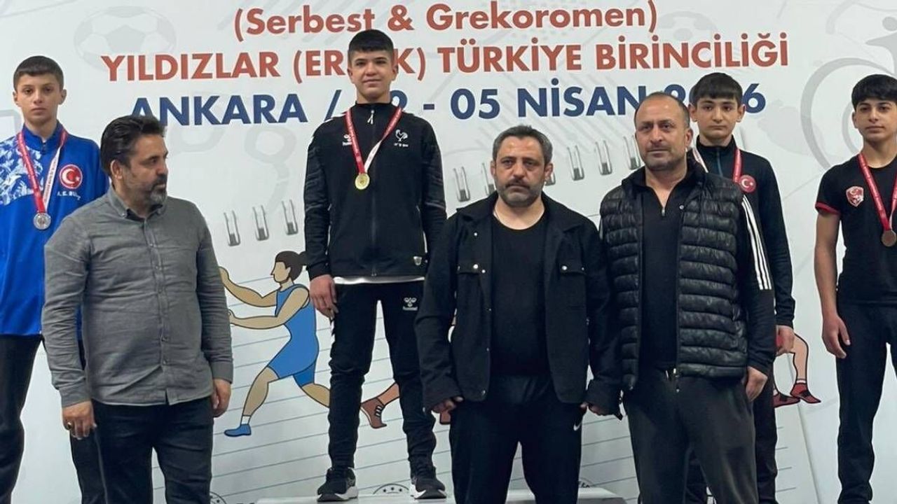 Kayserili Güreşçiler zirveye oturdu